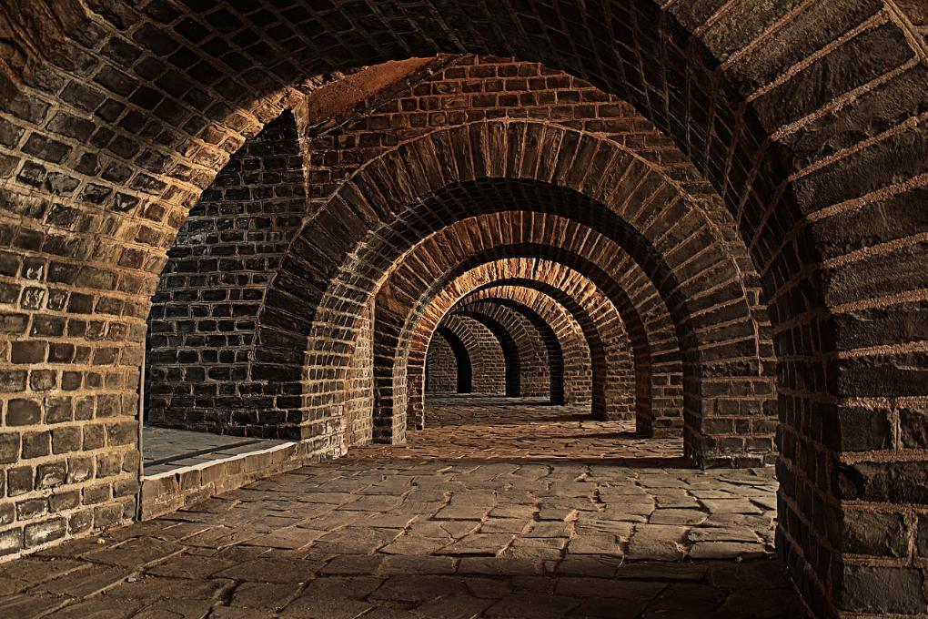 vaulted-cellar-247391_1280